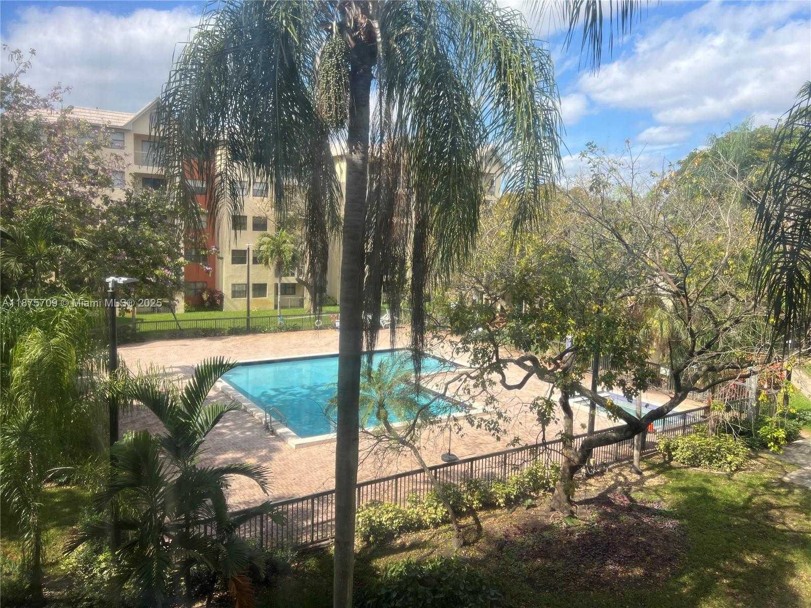 Small Image of 8180 GENEVA CT #326, Doral Number 16