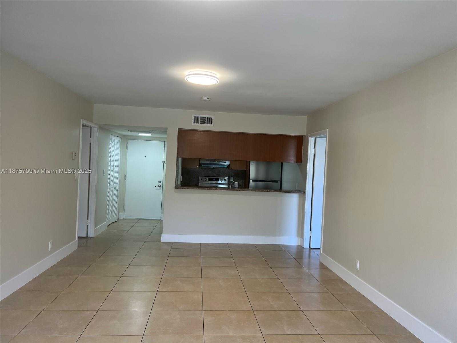 Small Image of 8180 GENEVA CT #326, Doral Number 17