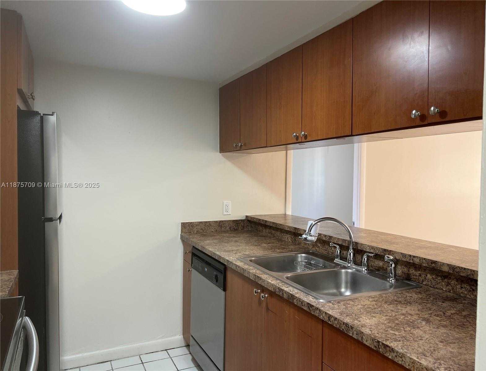 Small Image of 8180 GENEVA CT #326, Doral Number 18