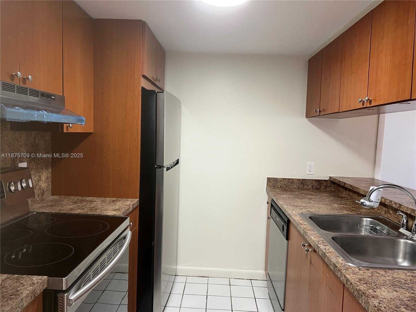 Small Image of 8180 GENEVA CT #326, Doral Number 5