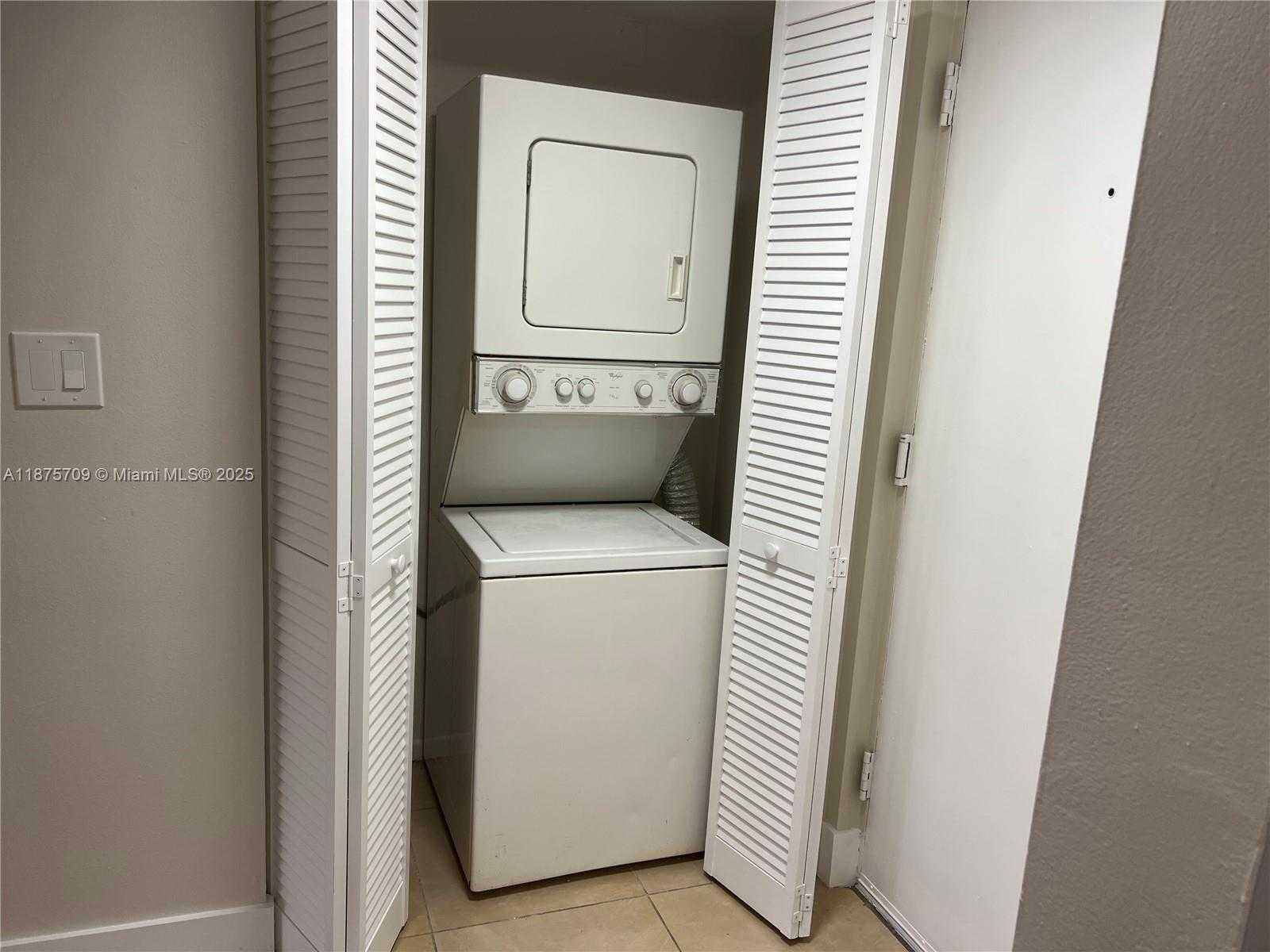 Small Image of 8180 GENEVA CT #326, Doral Number 7