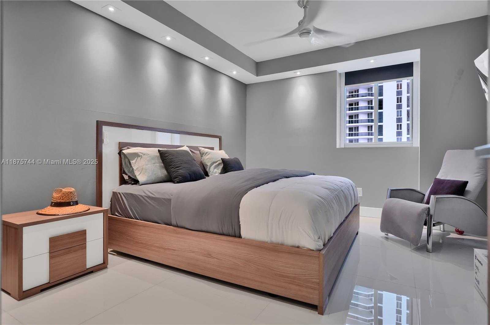Small Image of 4779 COLLINS AVE #1805, Miami Beach Number 36