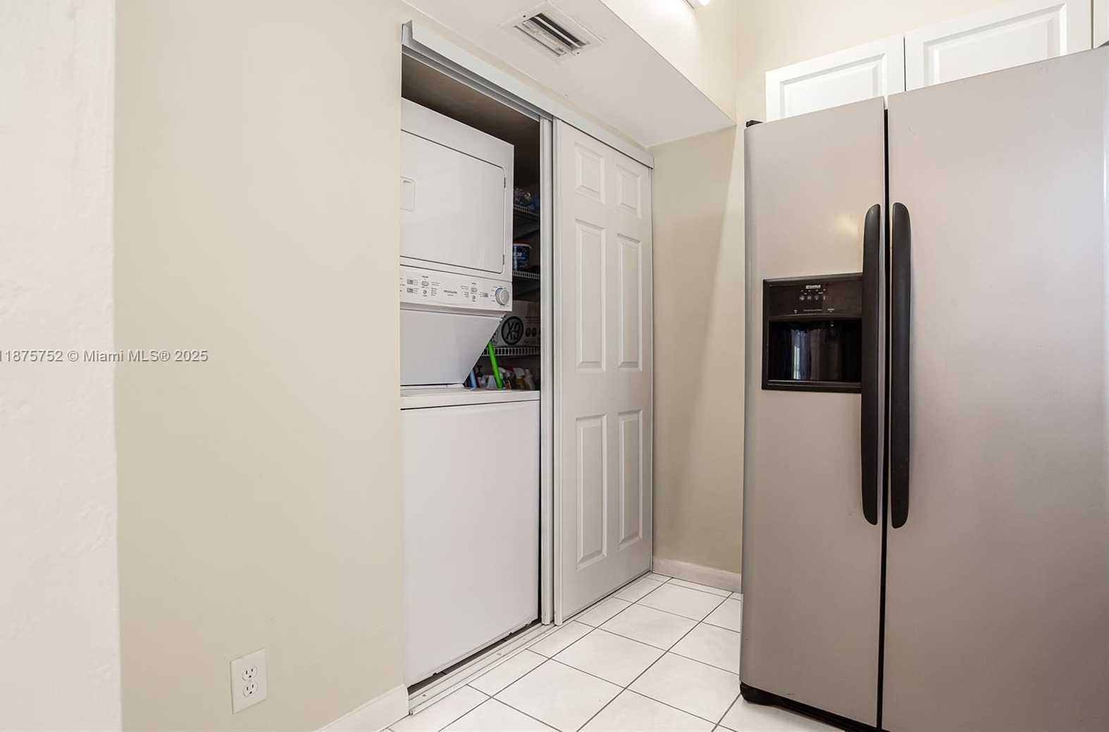 Small Image of 8811 GATEHOUSE RD #8, Plantation Number 10