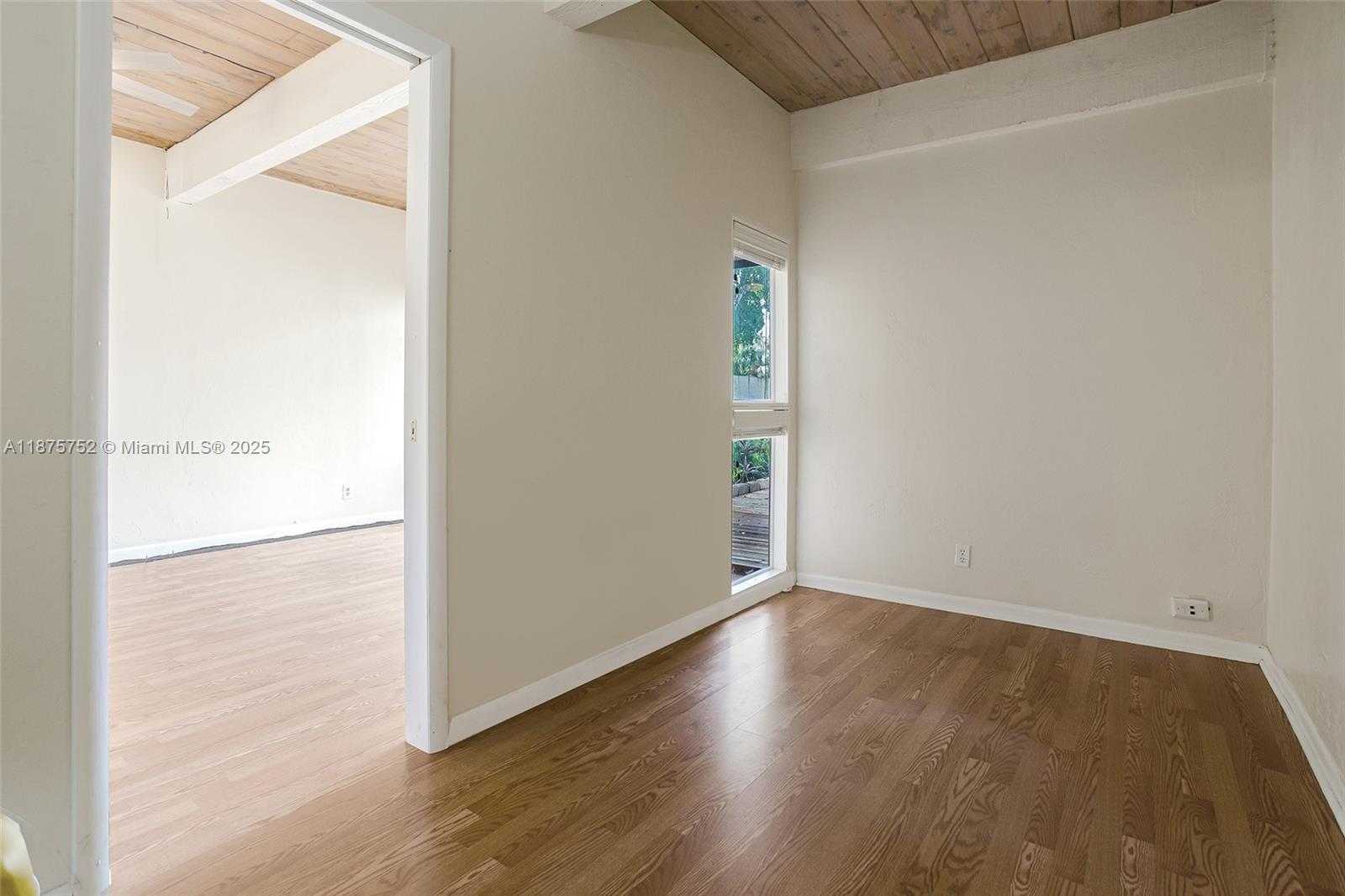 Small Image of 8811 GATEHOUSE RD #8, Plantation Number 11