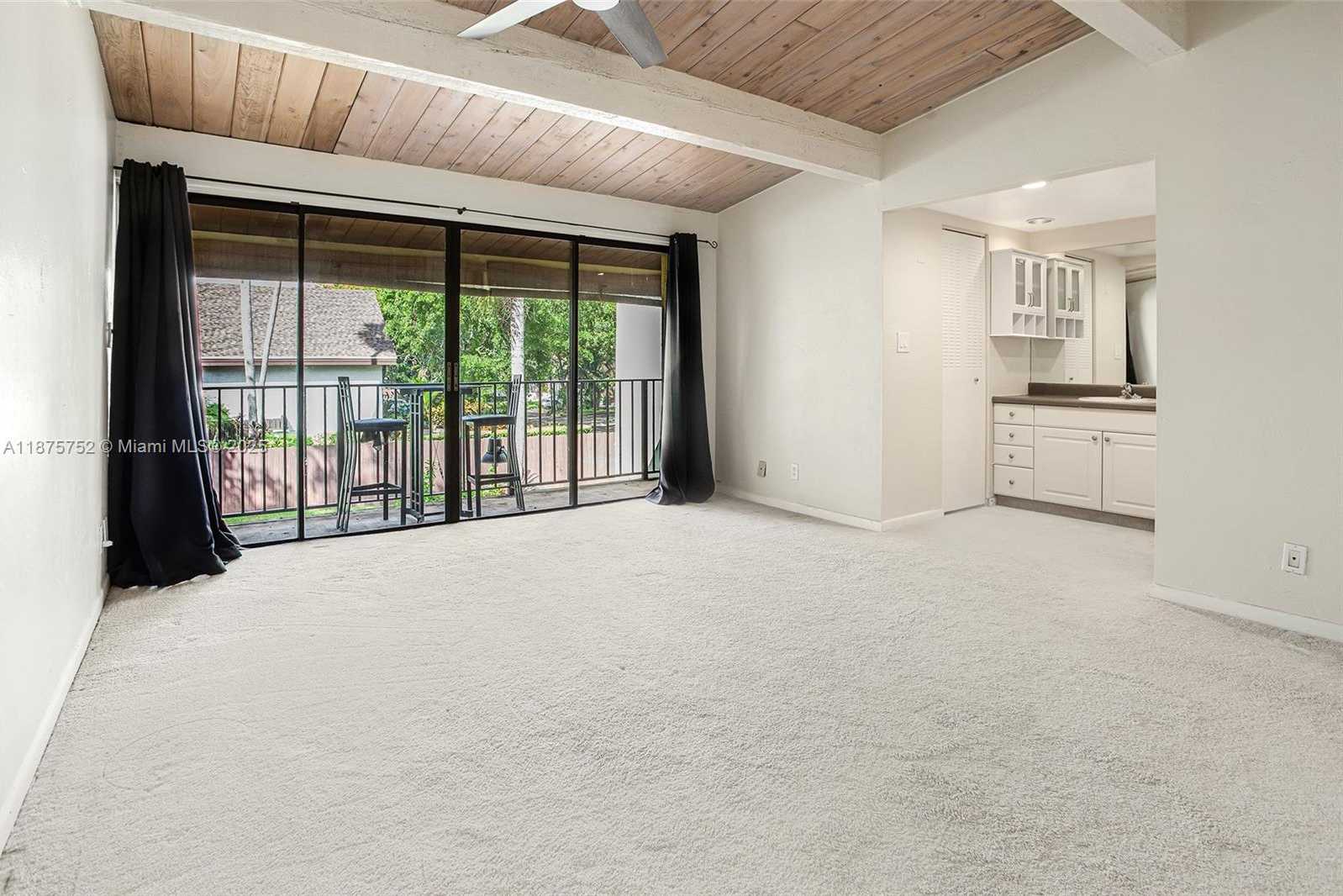 Small Image of 8811 GATEHOUSE RD #8, Plantation Number 14