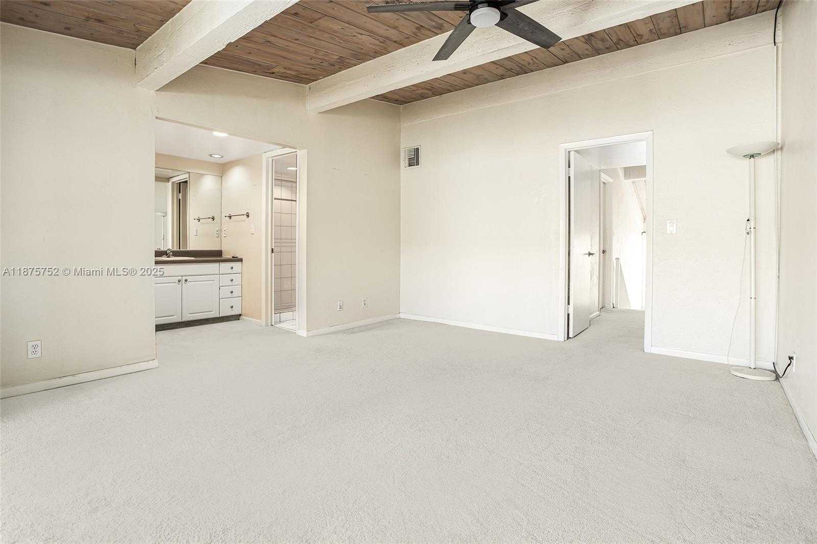 Small Image of 8811 GATEHOUSE RD #8, Plantation Number 15