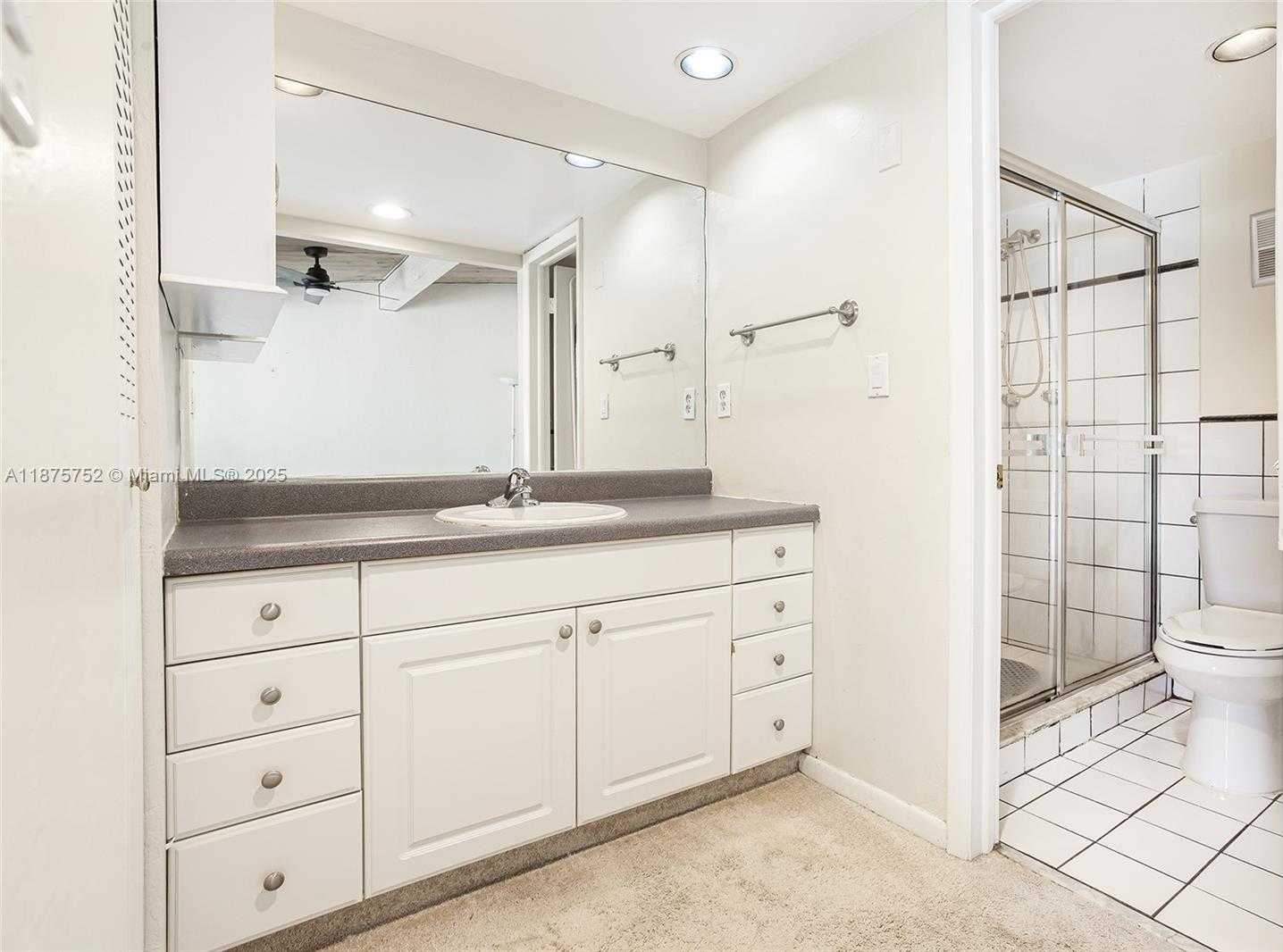 Small Image of 8811 GATEHOUSE RD #8, Plantation Number 17
