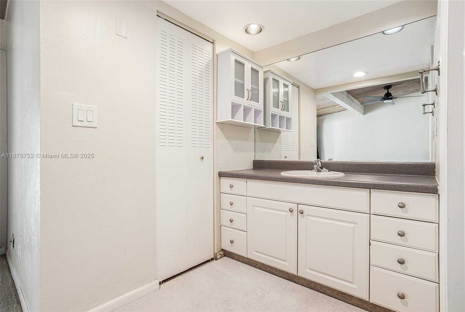Small Image of 8811 GATEHOUSE RD #8, Plantation Number 18