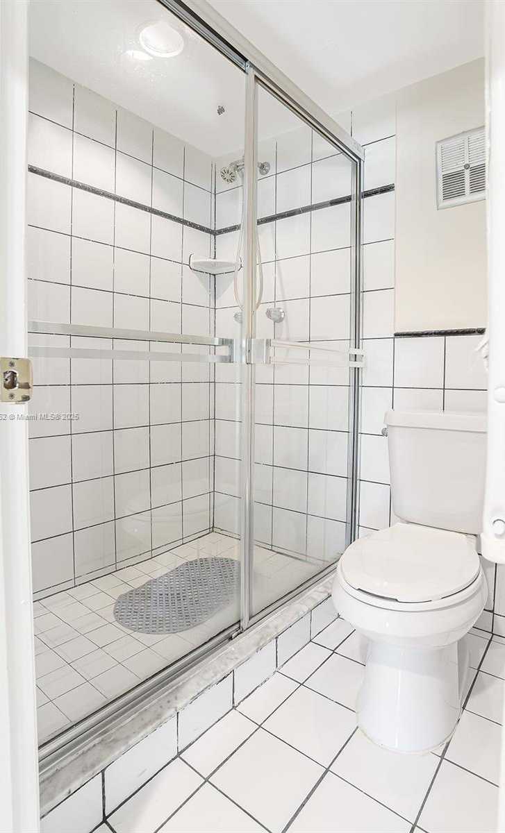 Small Image of 8811 GATEHOUSE RD #8, Plantation Number 19
