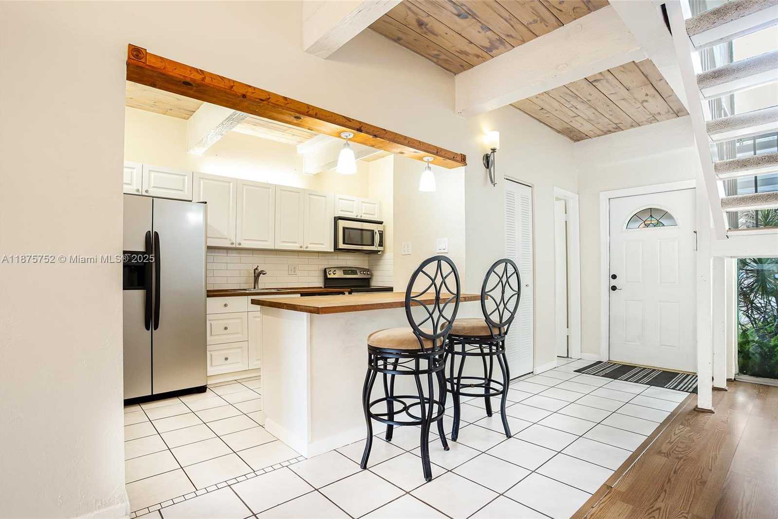Small Image of 8811 GATEHOUSE RD #8, Plantation Number 2