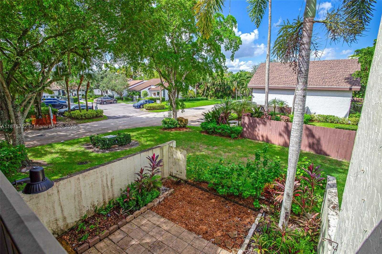 Small Image of 8811 GATEHOUSE RD #8, Plantation Number 21