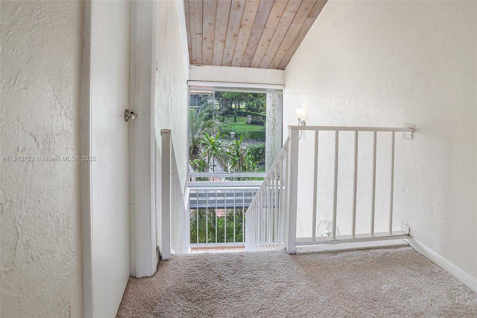 Small Image of 8811 GATEHOUSE RD #8, Plantation Number 22