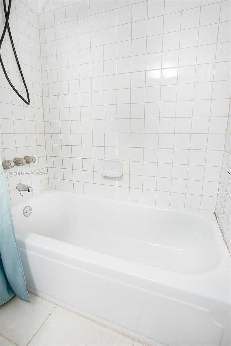 Small Image of 8811 GATEHOUSE RD #8, Plantation Number 26