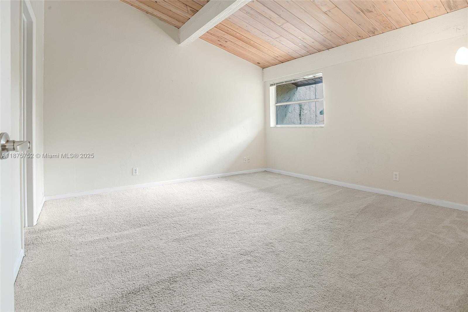 Small Image of 8811 GATEHOUSE RD #8, Plantation Number 27