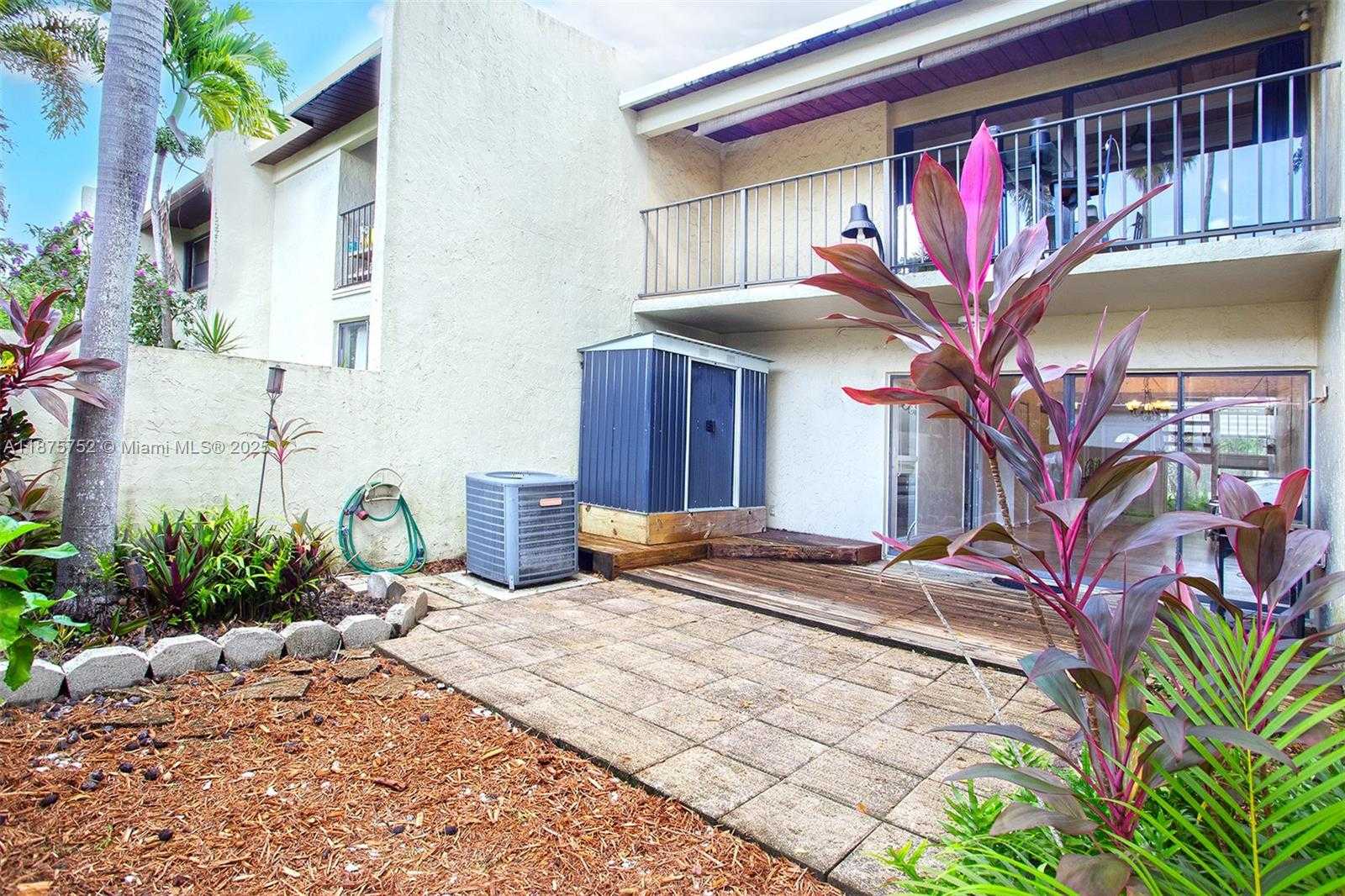 Small Image of 8811 GATEHOUSE RD #8, Plantation Number 28