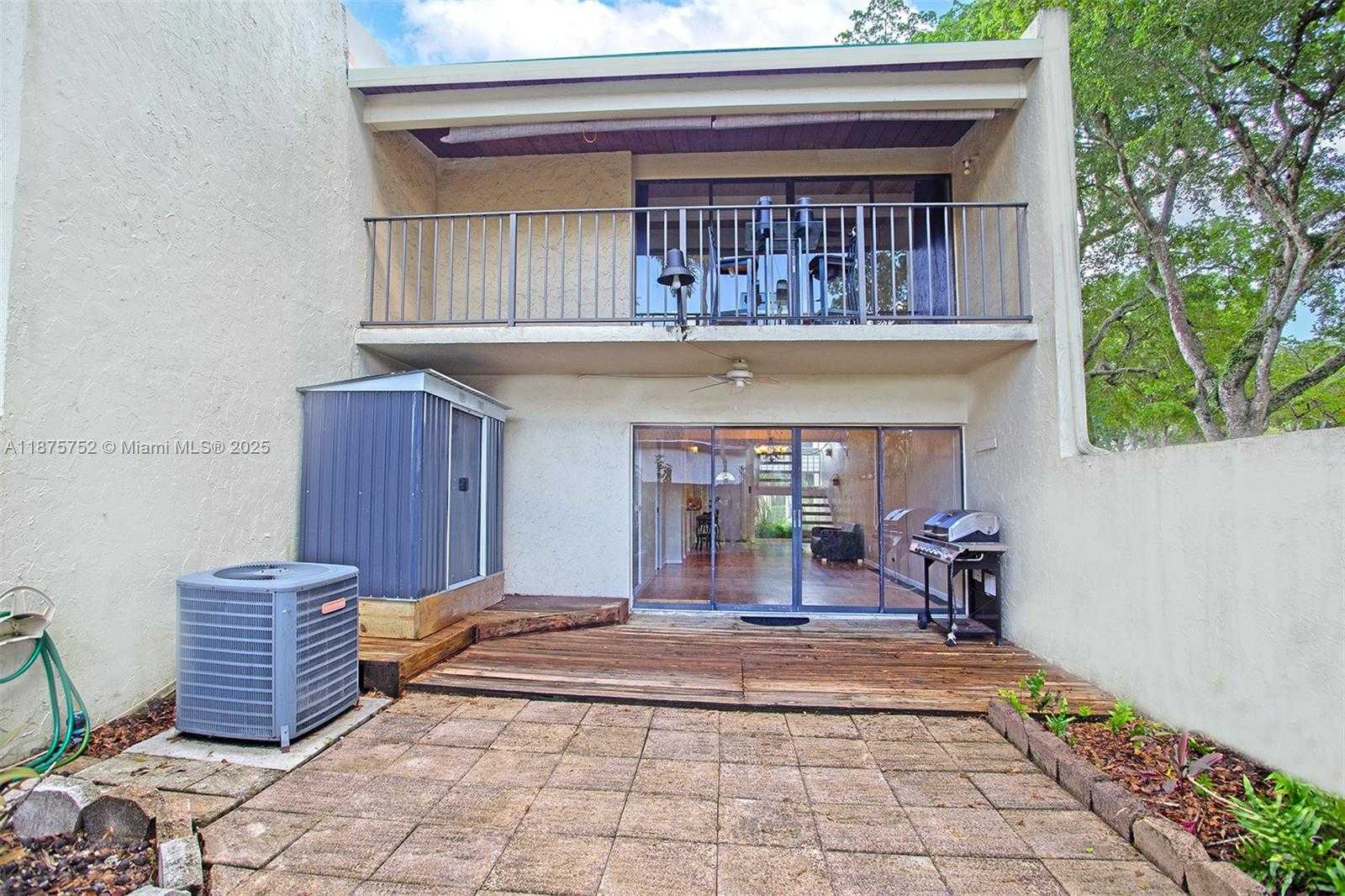 Small Image of 8811 GATEHOUSE RD #8, Plantation Number 29
