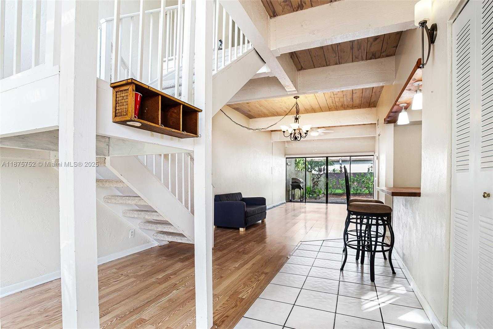 Small Image of 8811 GATEHOUSE RD #8, Plantation Number 4