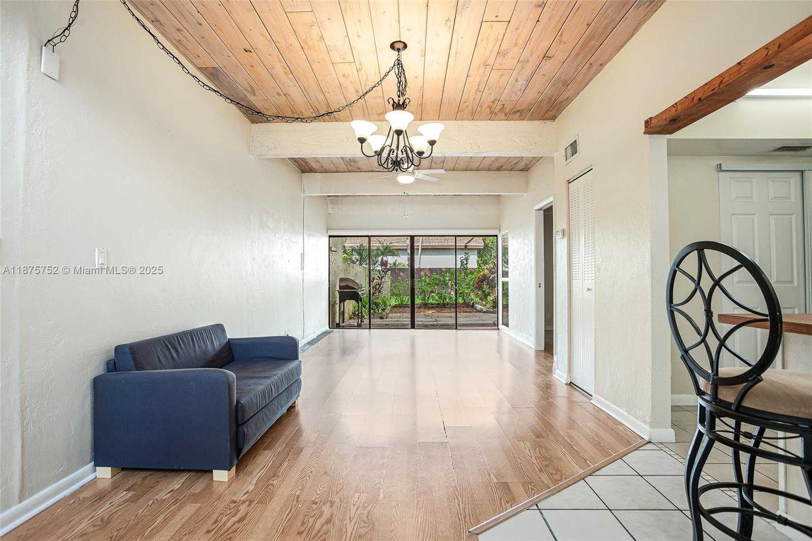Small Image of 8811 GATEHOUSE RD #8, Plantation Number 5