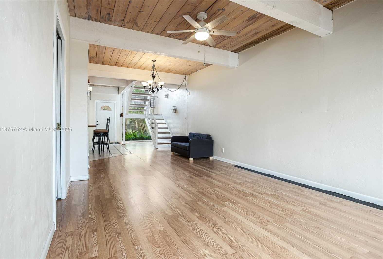 Small Image of 8811 GATEHOUSE RD #8, Plantation Number 6