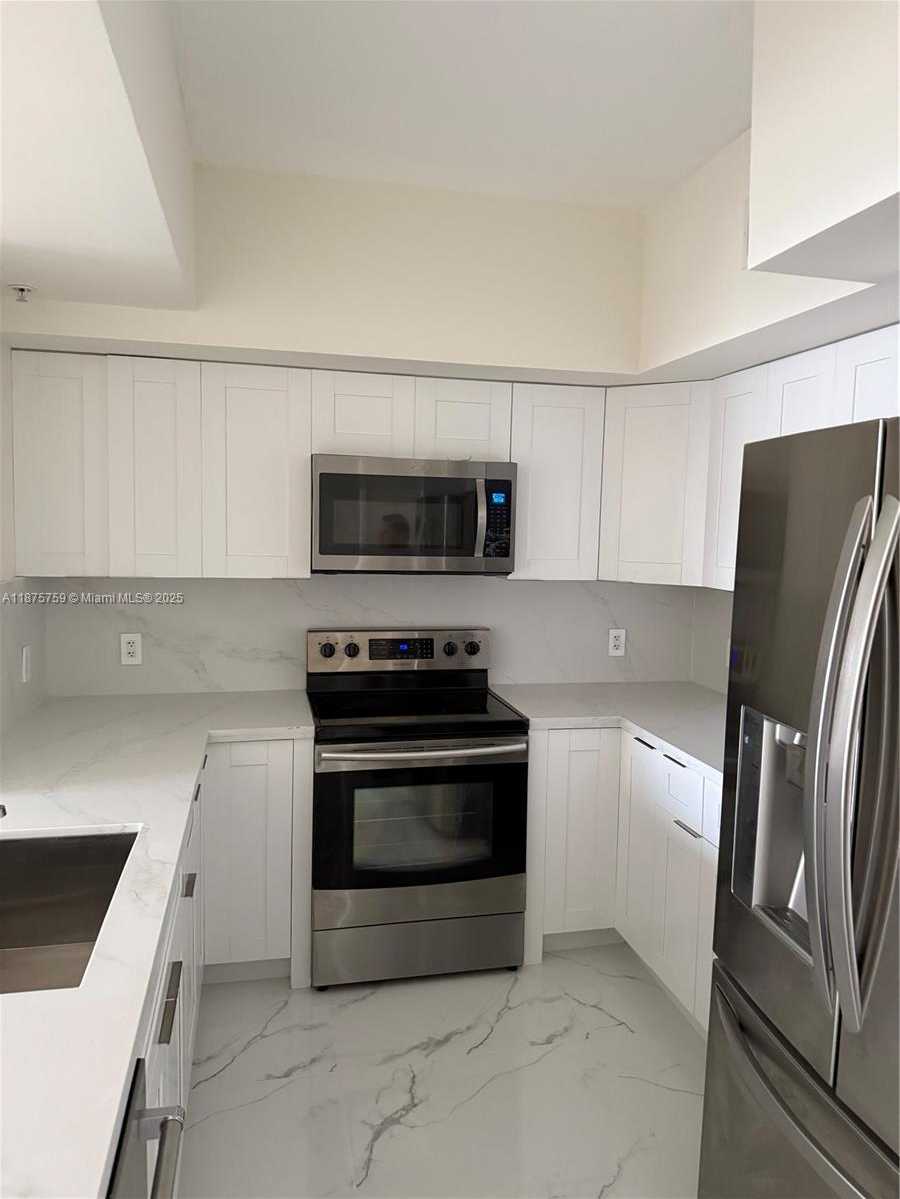 Small Image of 888 SOUTH DOUGLAS RD #1502, Coral Gables Number 4