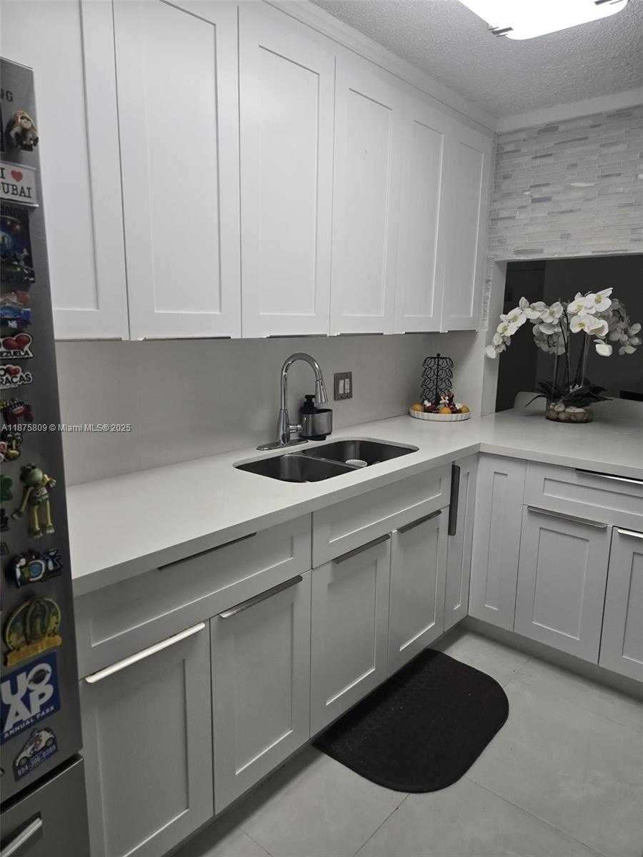 Small Image of 9410 LIVE OAK PL #103, Davie Number 13