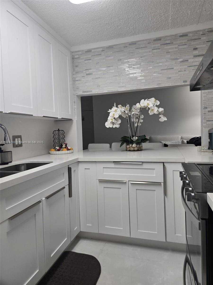 Small Image of 9410 LIVE OAK PL #103, Davie Number 14