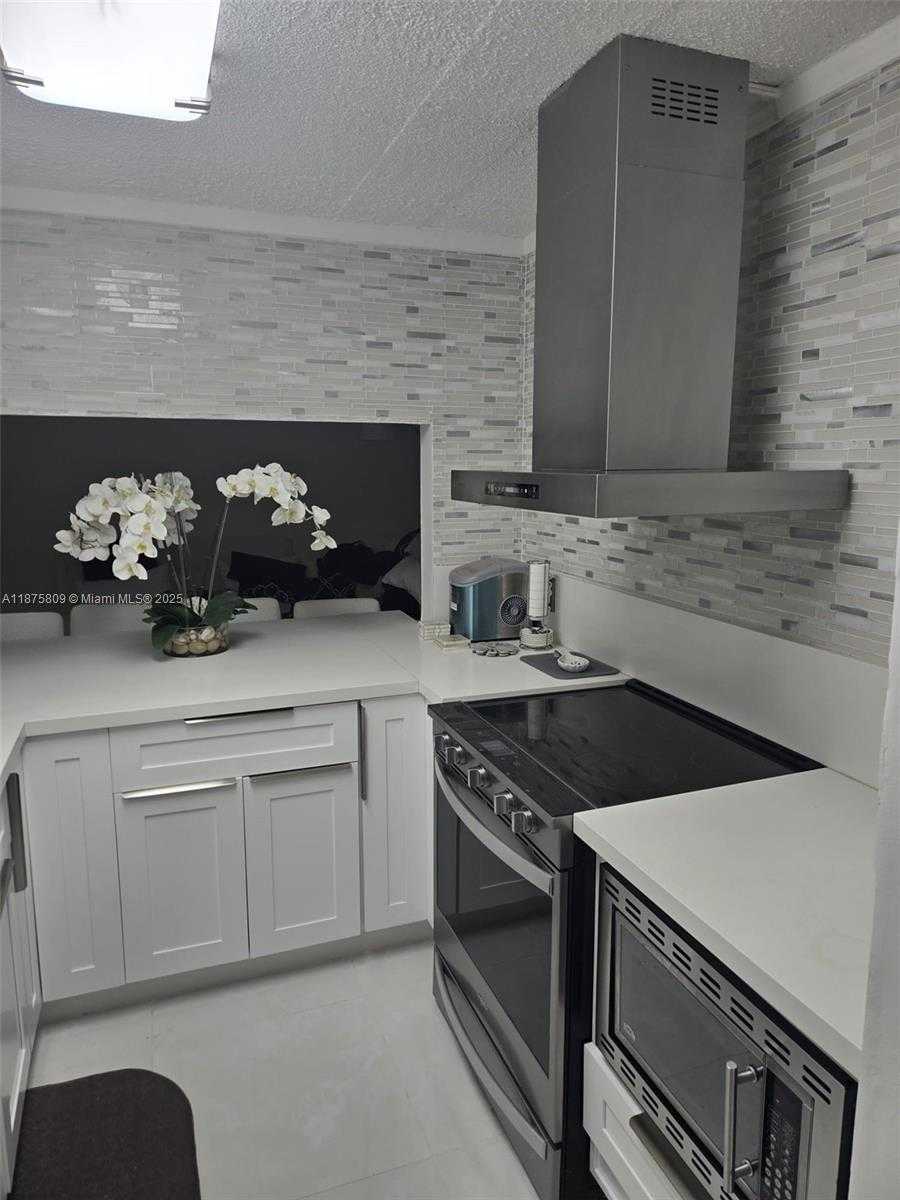 Small Image of 9410 LIVE OAK PL #103, Davie Number 16