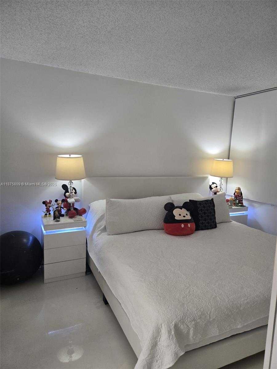 Small Image of 9410 LIVE OAK PL #103, Davie Number 17