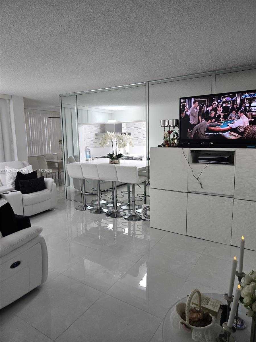 Small Image of 9410 LIVE OAK PL #103, Davie Number 2