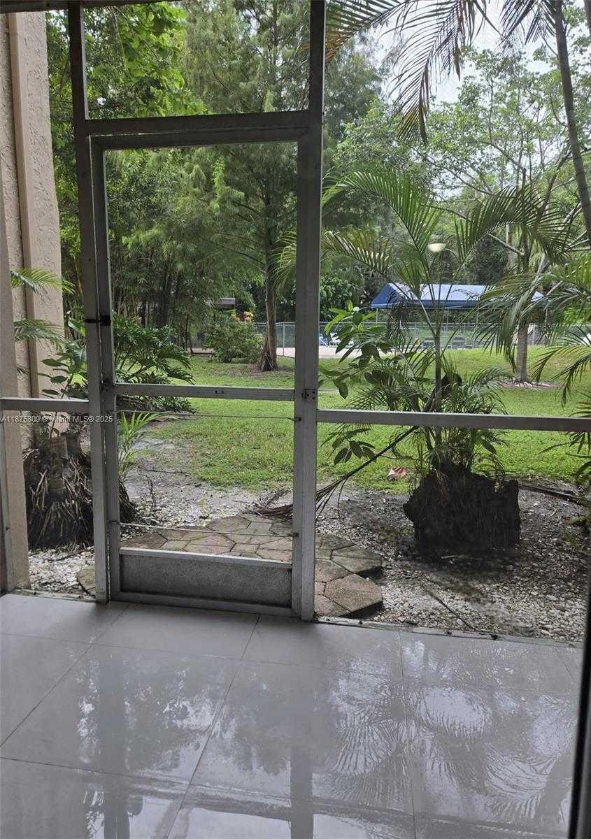 Small Image of 9410 LIVE OAK PL #103, Davie Number 23