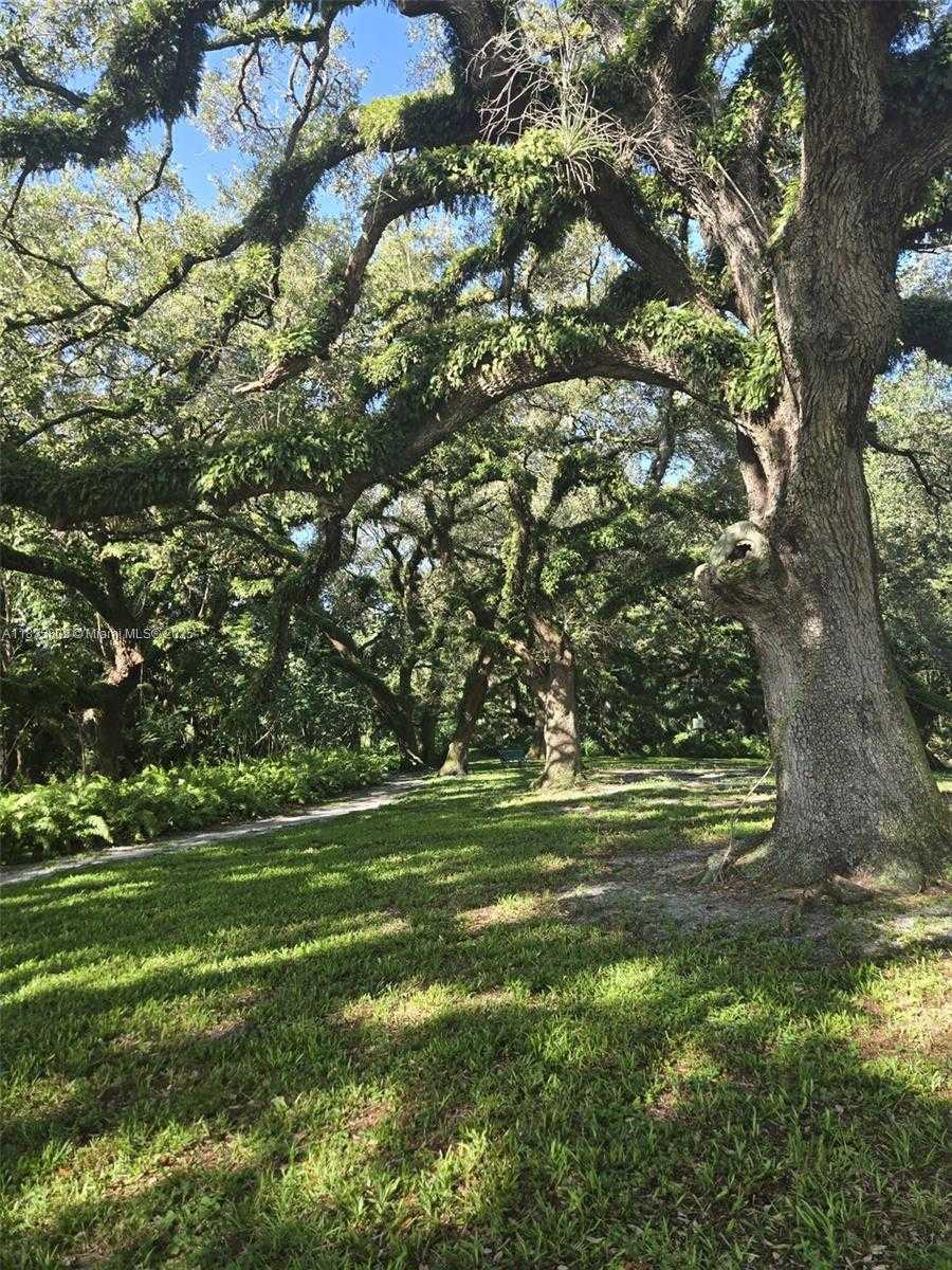 Small Image of 9410 LIVE OAK PL #103, Davie Number 26