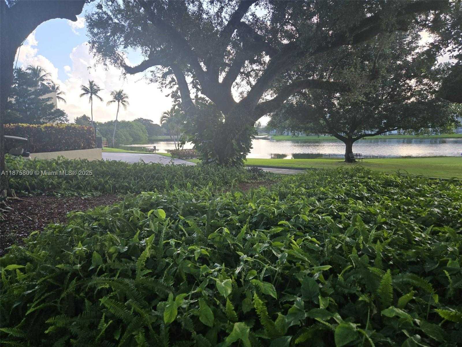 Small Image of 9410 LIVE OAK PL #103, Davie Number 27