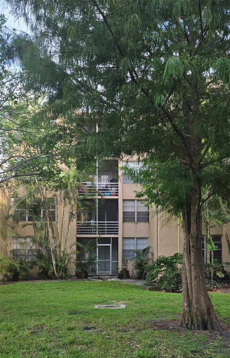 Small Image of 9410 LIVE OAK PL #103, Davie Number 28