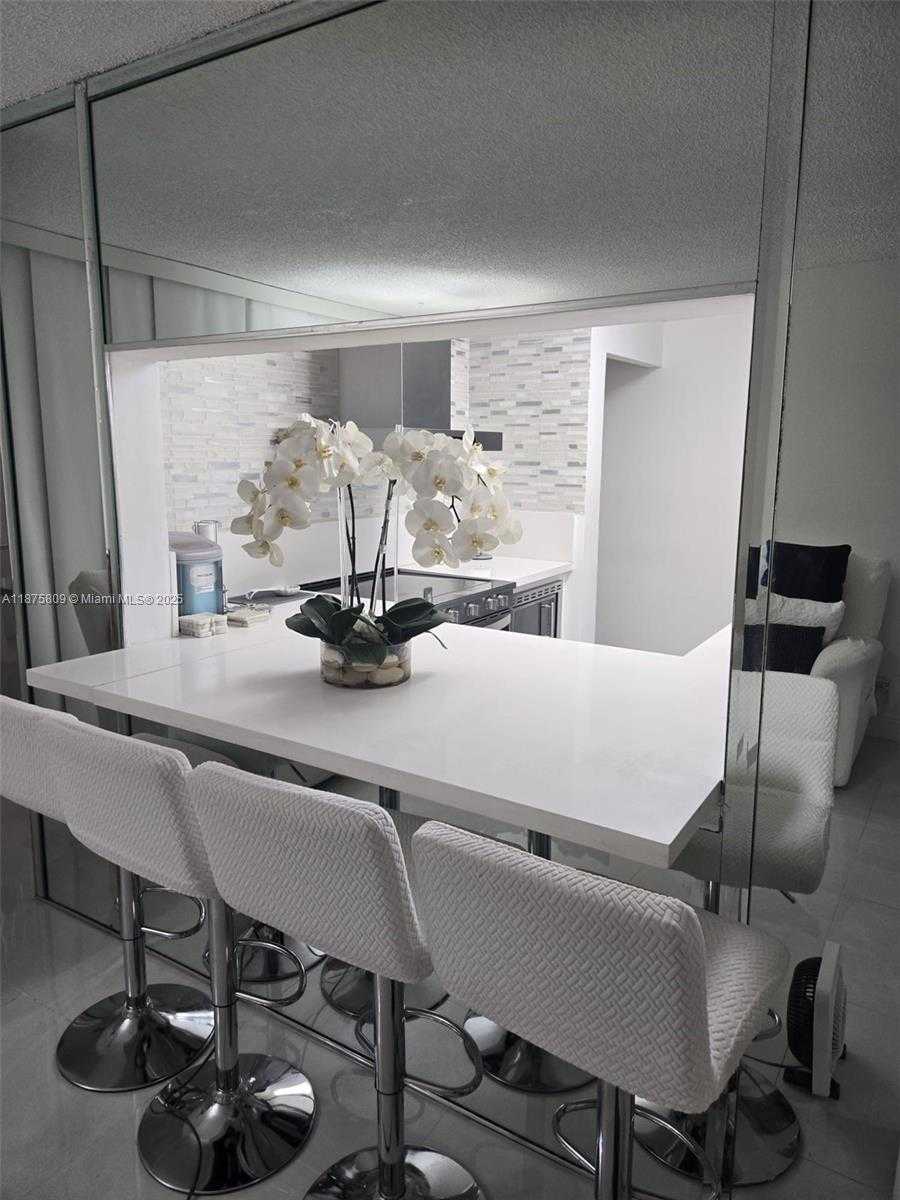 Small Image of 9410 LIVE OAK PL #103, Davie Number 3