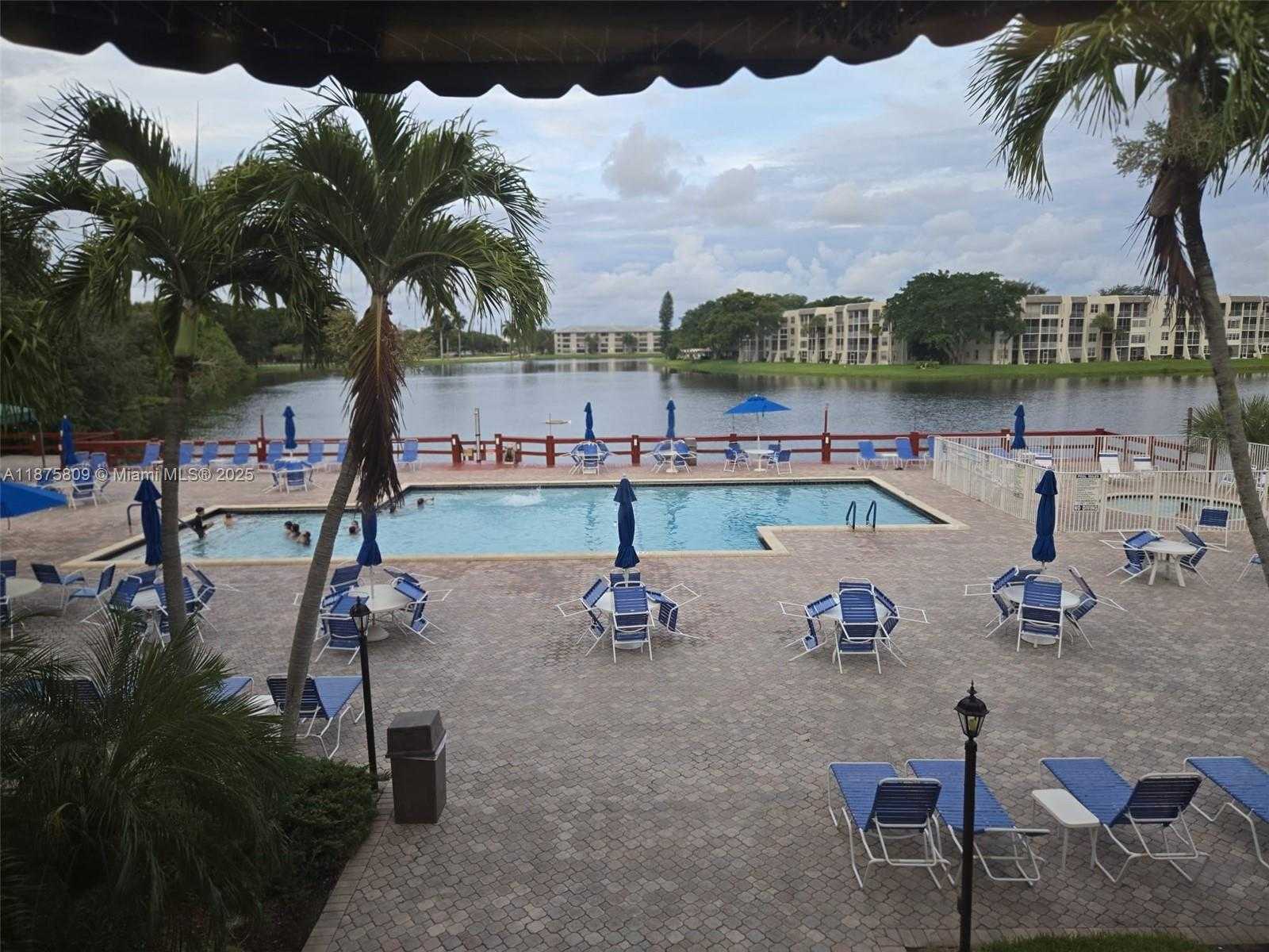 Small Image of 9410 LIVE OAK PL #103, Davie Number 30