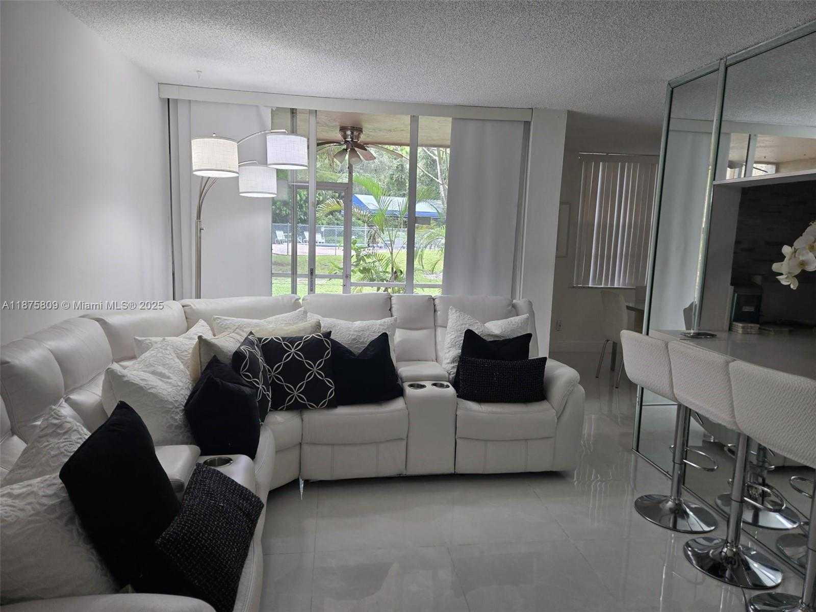 Small Image of 9410 LIVE OAK PL #103, Davie Number 4