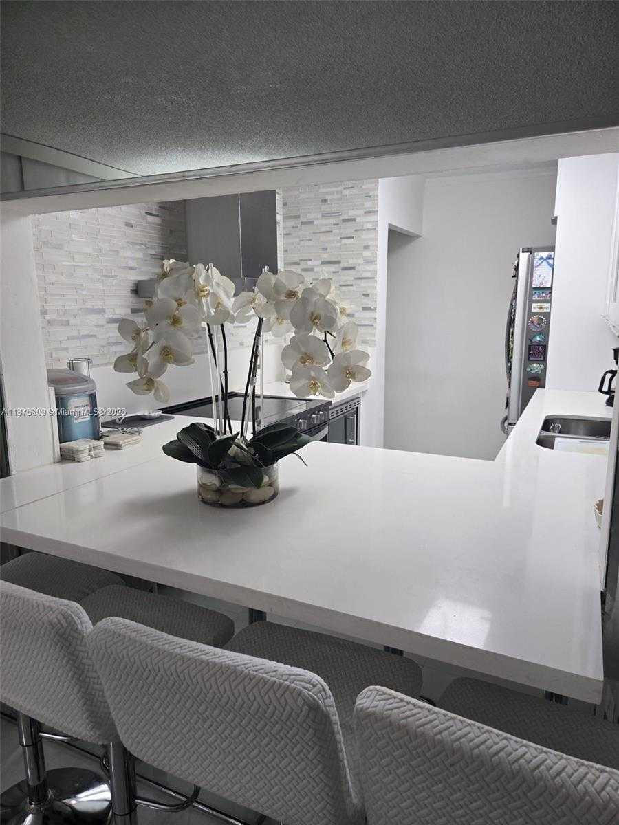 Small Image of 9410 LIVE OAK PL #103, Davie Number 8