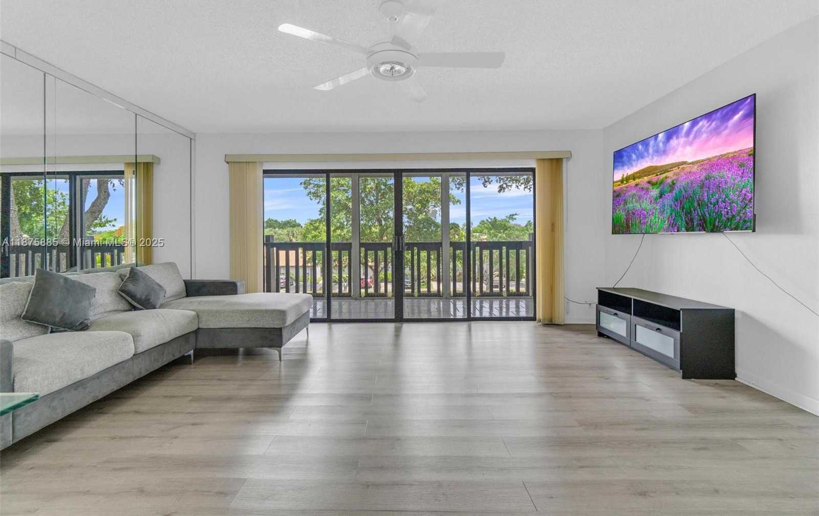 Small Image of 1021 MOCKINGBIRD LN #310, Plantation Number 1