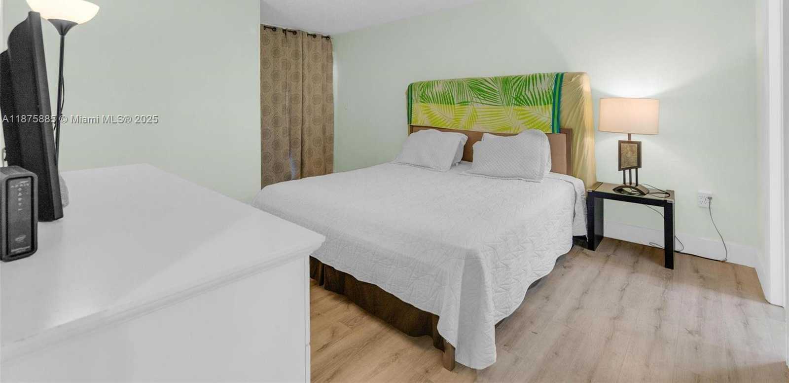 Small Image of 1021 MOCKINGBIRD LN #310, Plantation Number 10