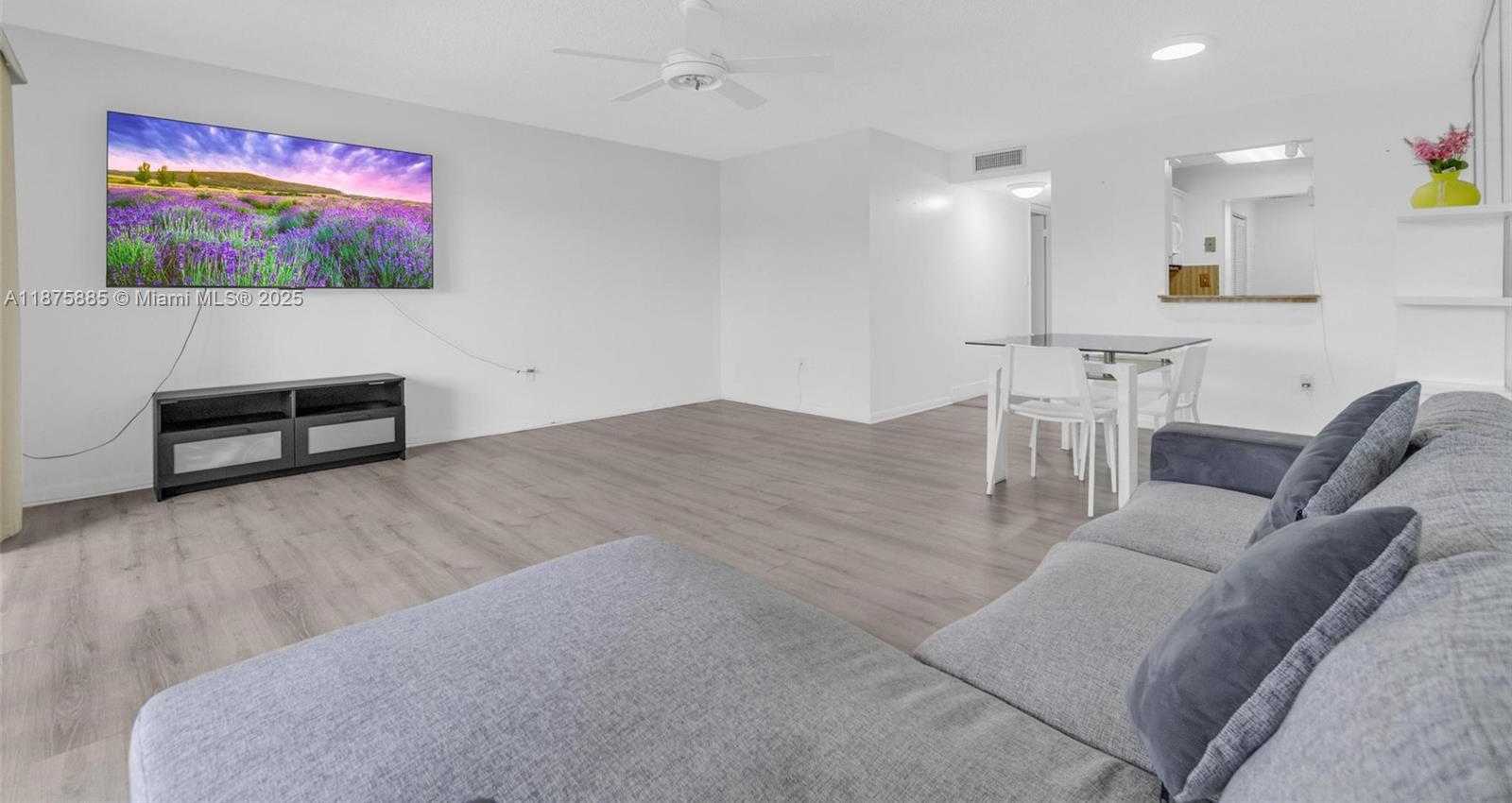 Small Image of 1021 MOCKINGBIRD LN #310, Plantation Number 11