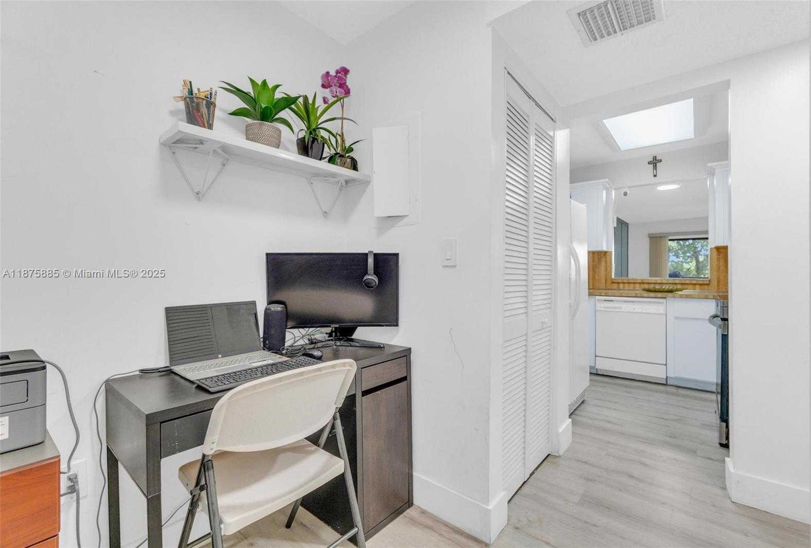 Small Image of 1021 MOCKINGBIRD LN #310, Plantation Number 16