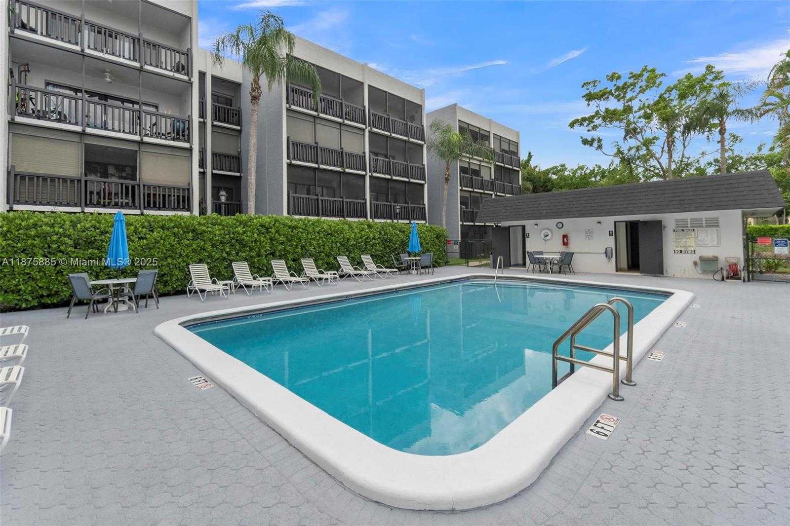 Small Image of 1021 MOCKINGBIRD LN #310, Plantation Number 17