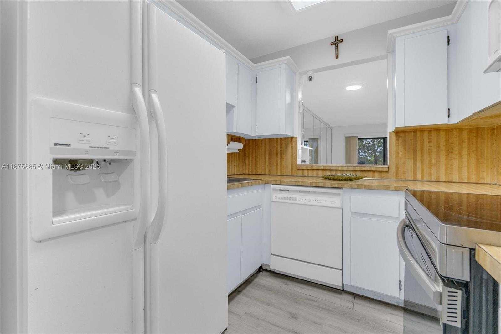 Small Image of 1021 MOCKINGBIRD LN #310, Plantation Number 18