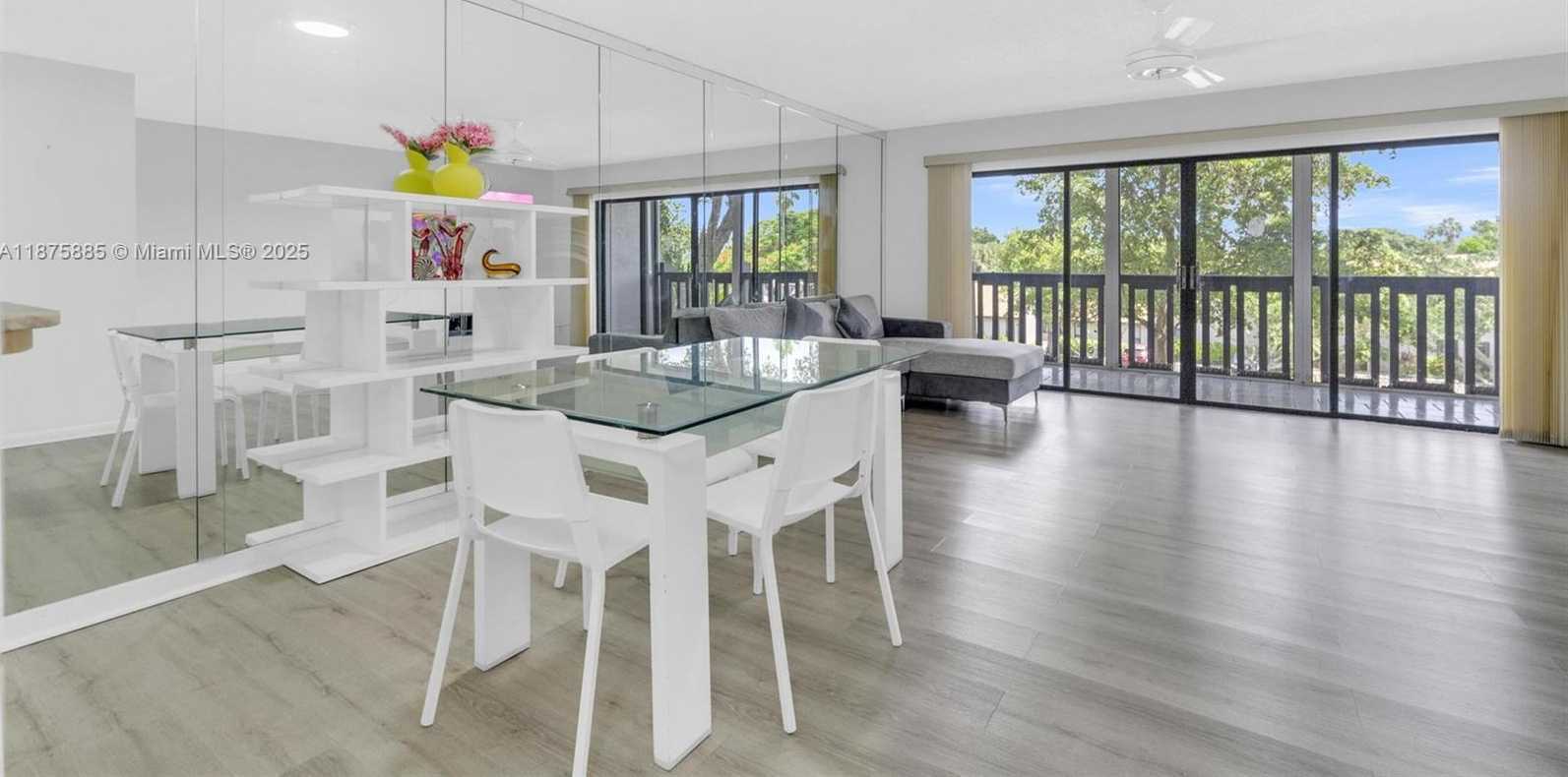 Small Image of 1021 MOCKINGBIRD LN #310, Plantation Number 2