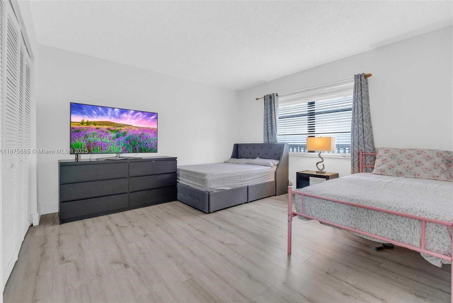 Small Image of 1021 MOCKINGBIRD LN #310, Plantation Number 20