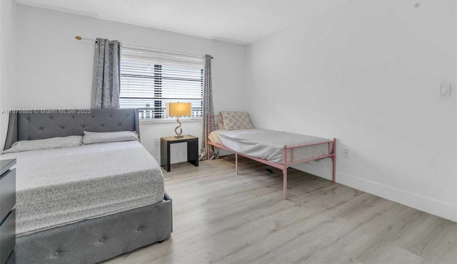 Small Image of 1021 MOCKINGBIRD LN #310, Plantation Number 22