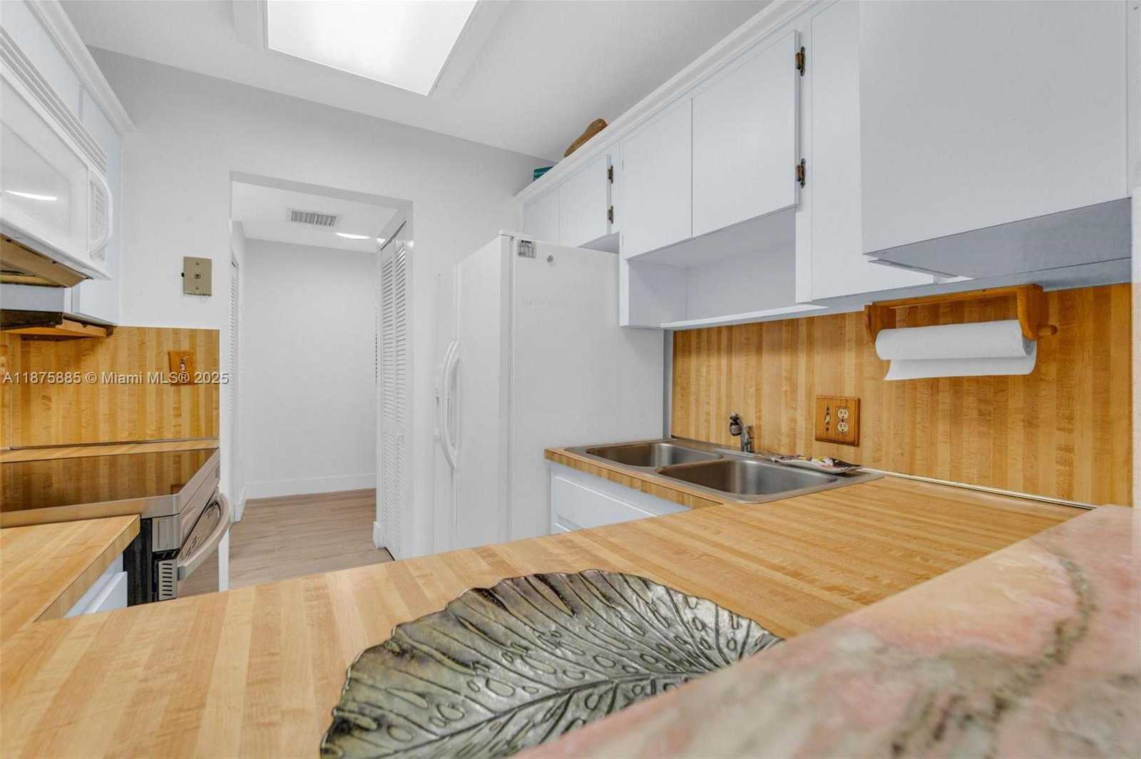 Small Image of 1021 MOCKINGBIRD LN #310, Plantation Number 27