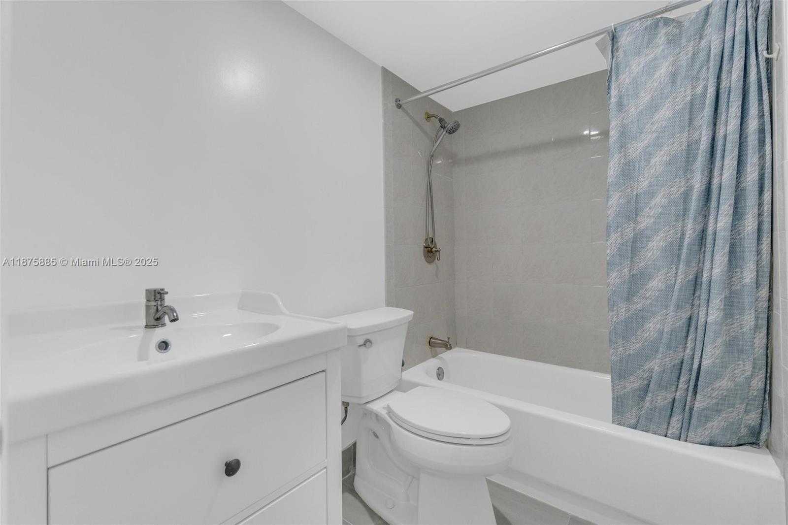 Small Image of 1021 MOCKINGBIRD LN #310, Plantation Number 29