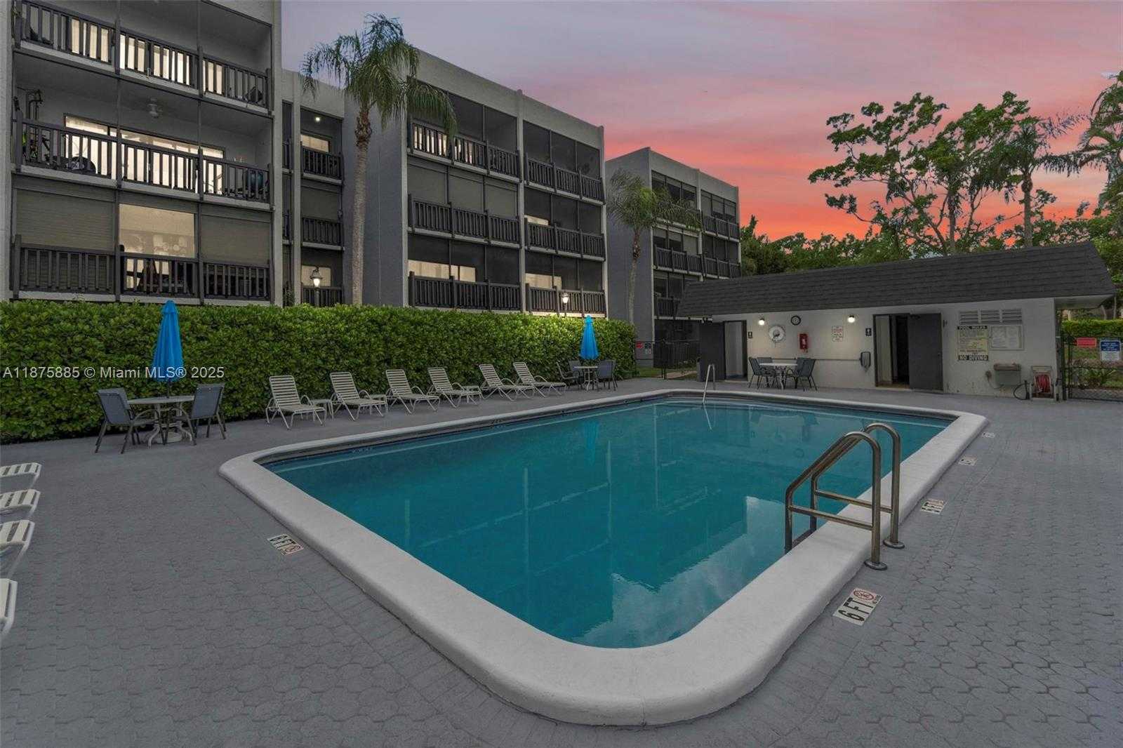 Small Image of 1021 MOCKINGBIRD LN #310, Plantation Number 31