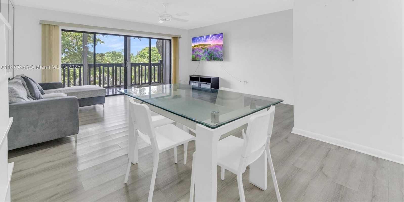 Small Image of 1021 MOCKINGBIRD LN #310, Plantation Number 34